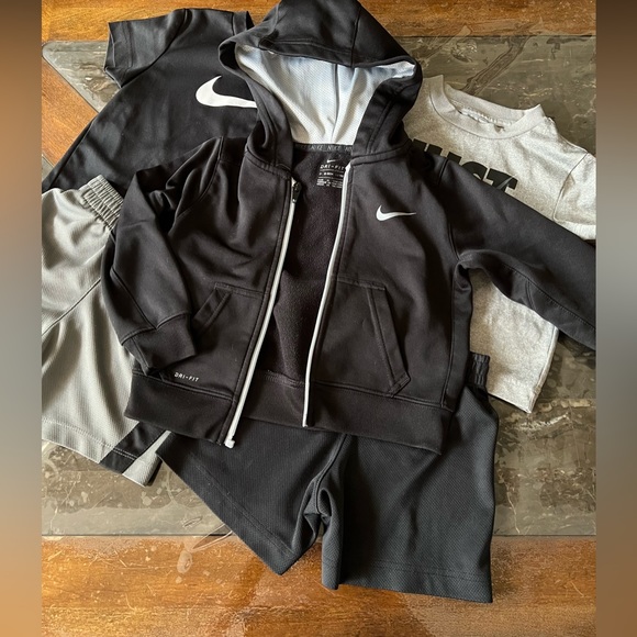 Nike - Picture 5 of 6